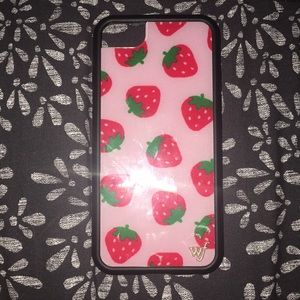 Wildflower Strawberry 6/7/8 case